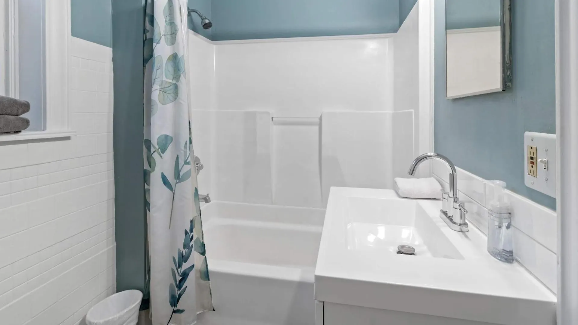 Spacious 2Br W Fenced Yard Office & Roku Tv In Stl Saint Louis Apartment