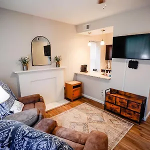 Cozy City Getaway In The Heart Of Louis! Saint Louis